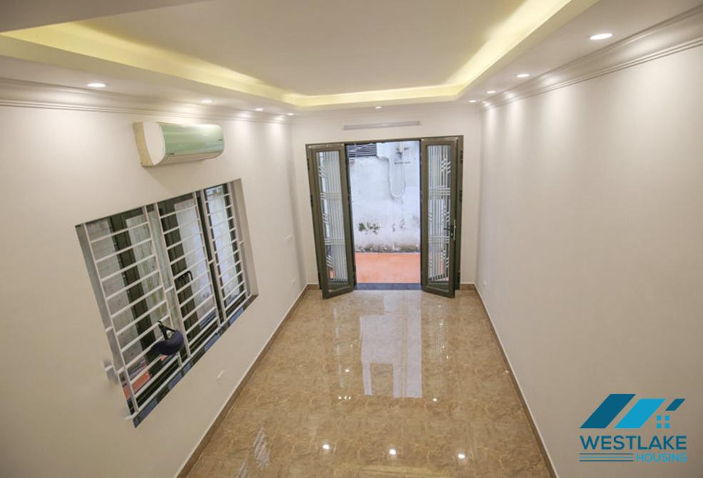 A new 4 bedroom house for rent in Tu Hoa, Tay Ho, Ha Noi