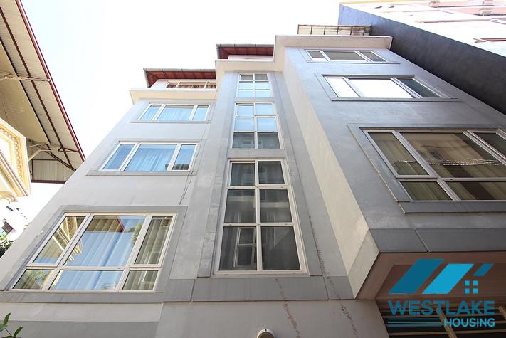 Cho Thuê Nhà 6 Phòng Ngủ Rộng Thoáng Tại Tô Ngọc Vân, Tây Hồ, Hà Nội