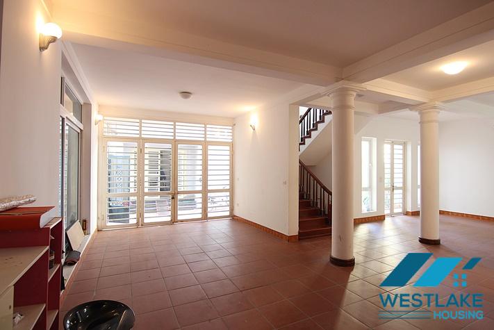 Cho Thuê Nhà 6 Phòng Ngủ Rộng Thoáng Tại Tô Ngọc Vân, Tây Hồ, Hà Nội Cho Thuê Nhà 6 Phòng Ngủ Rộng Thoáng Tại Tô Ngọc Vân, Tây Hồ, Hà Nội