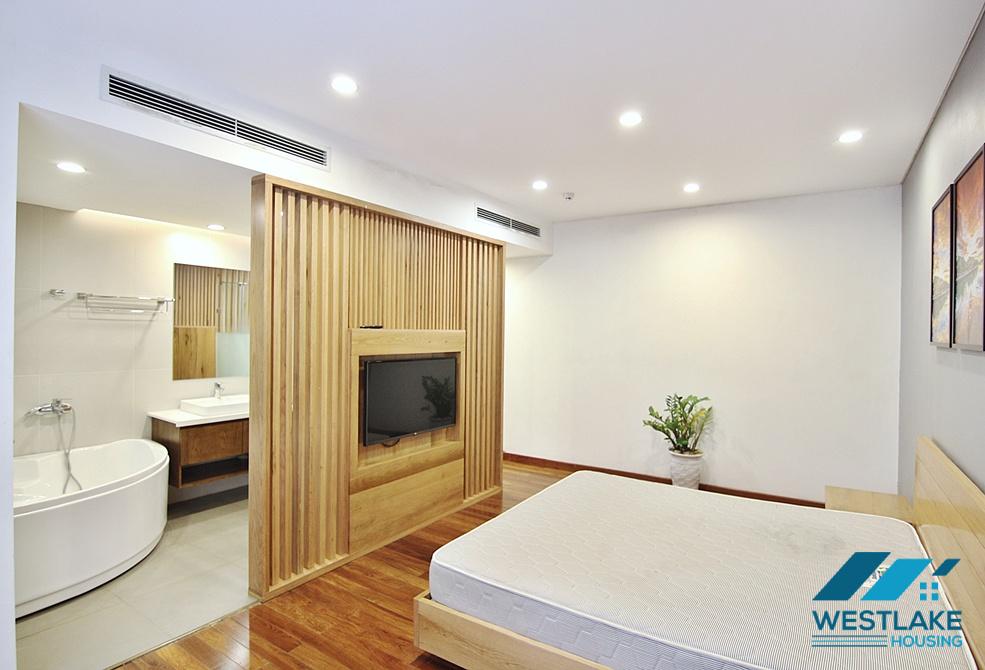 Bright 2-bedroom apartment on Tu Hoa Street, Tay Ho, Ha Noi for rent