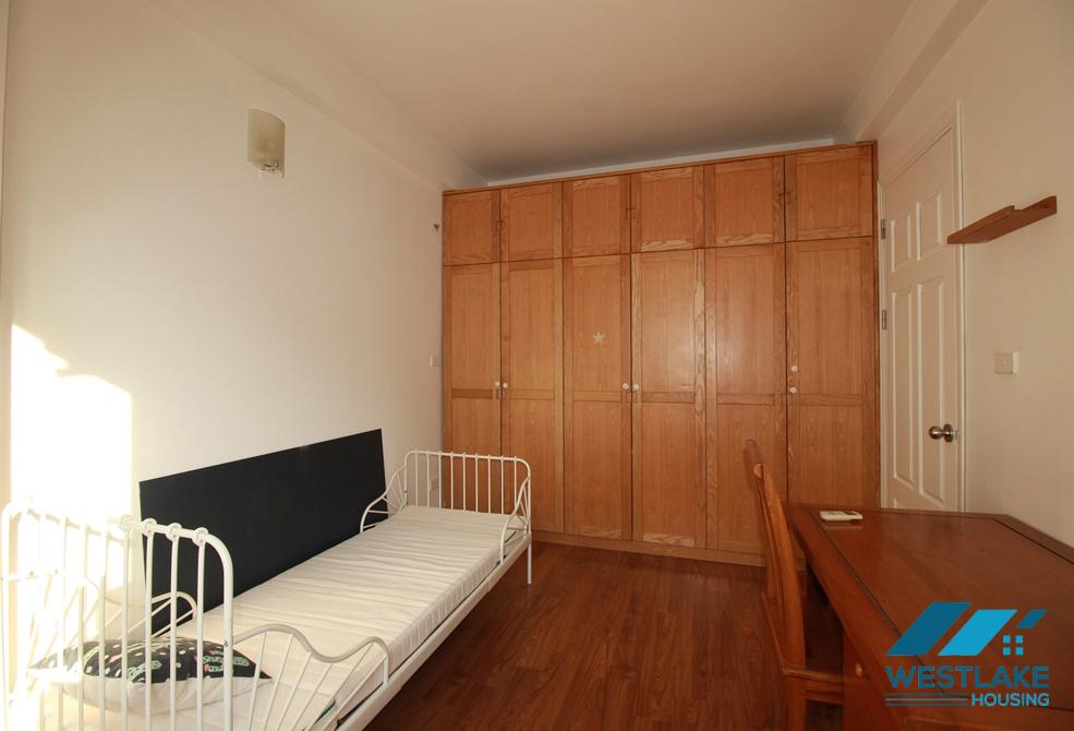 Quiet and spacious 02 bedrooms apartment for rent in Xuan Dieu, Tay Ho, Hanoi