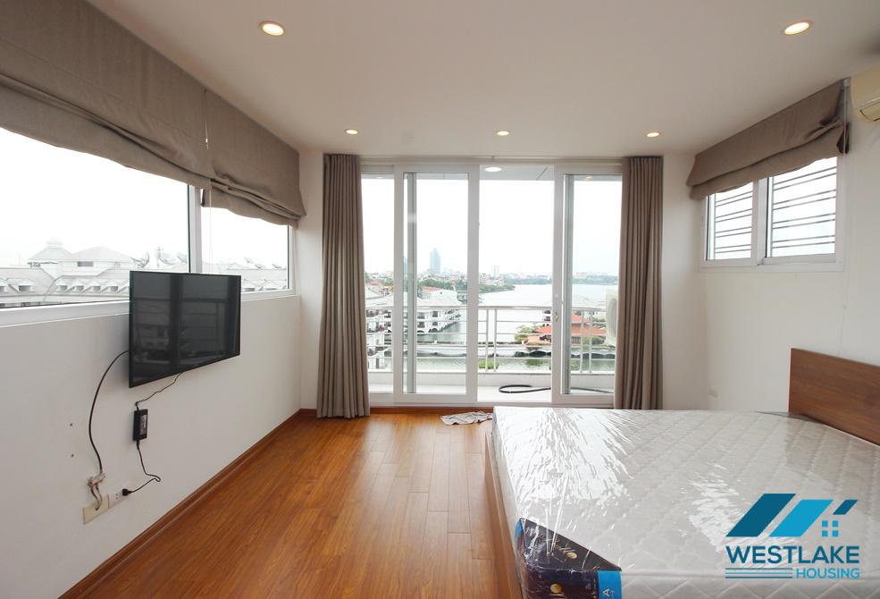 A top floor studio with nice lake view for rent in Tu Hoa, Tay Ho