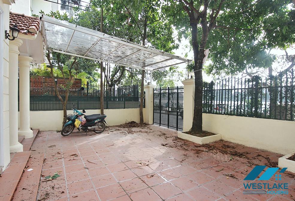 A beautiful villa on lakeside for rent in Tu Hoa, Tay Ho