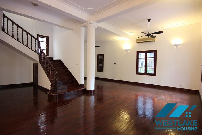 Cho Thuê Nhà 5 Phòng Ngủ Rộng Đẹp, Có Sân Và Ban Công Thoáng Sáng Tại Tô Ngoc Vân Tây Hồ, Hà Nội Cho Thuê Nhà 5 Phòng Ngủ Rộng Đẹp, Có Sân Và Ban Công Thoáng Sáng Tại Tô Ngoc Vân Tây Hồ, Hà Nội