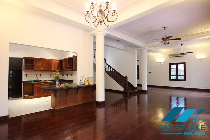 Cho Thuê Nhà 5 Phòng Ngủ Rộng Đẹp, Có Sân Và Ban Công Thoáng Sáng Tại Tô Ngoc Vân Tây Hồ, Hà Nội Cho Thuê Nhà 5 Phòng Ngủ Rộng Đẹp, Có Sân Và Ban Công Thoáng Sáng Tại Tô Ngoc Vân Tây Hồ, Hà Nội