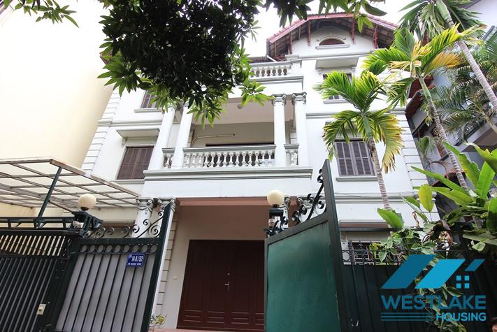 Cho Thuê Nhà 5 Phòng Ngủ Rộng Đẹp, Có Sân Và Ban Công Thoáng Sáng Tại Tô Ngoc Vân Tây Hồ, Hà Nội