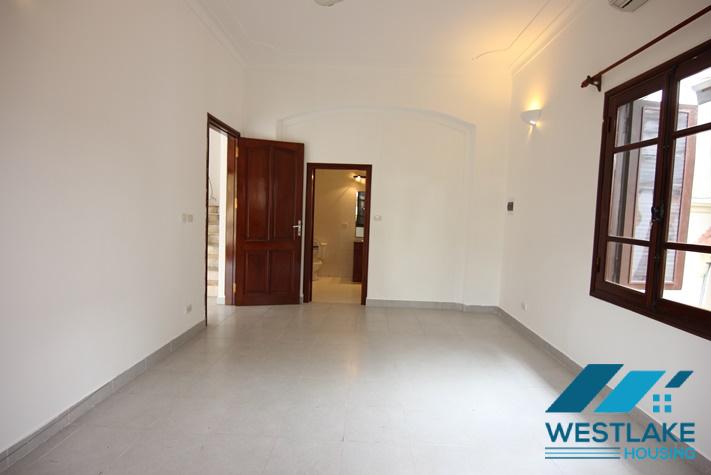 Cho Thuê Nhà 5 Phòng Ngủ Rộng Đẹp, Có Sân Và Ban Công Thoáng Sáng Tại Tô Ngoc Vân Tây Hồ, Hà Nội Cho Thuê Nhà 5 Phòng Ngủ Rộng Đẹp, Có Sân Và Ban Công Thoáng Sáng Tại Tô Ngoc Vân Tây Hồ, Hà Nội