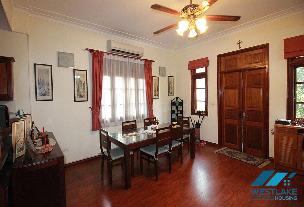 Cho Thuê Nhà 5 Phong Ngủ Đẹp  Thoáng  Mát Có Hồ Bơi Tại Khu Vực Tây Hồ, Hà Nội