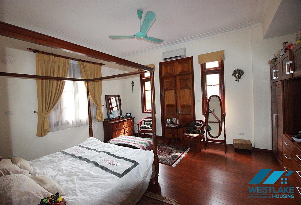Cho Thuê Nhà 5 Phong Ngủ Đẹp  Thoáng  Mát Có Hồ Bơi Tại Khu Vực Tây Hồ, Hà Nội