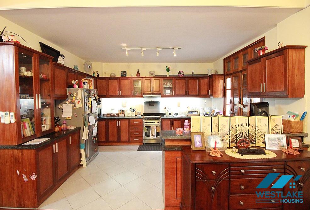 Cho Thuê Nhà 5 Phong Ngủ Đẹp  Thoáng  Mát Có Hồ Bơi Tại Khu Vực Tây Hồ, Hà Nội