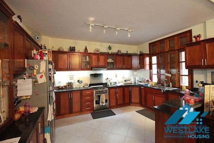 Cho Thuê Nhà 5 Phong Ngủ Đẹp  Thoáng  Mát Có Hồ Bơi Tại Khu Vực Tây Hồ, Hà Nội