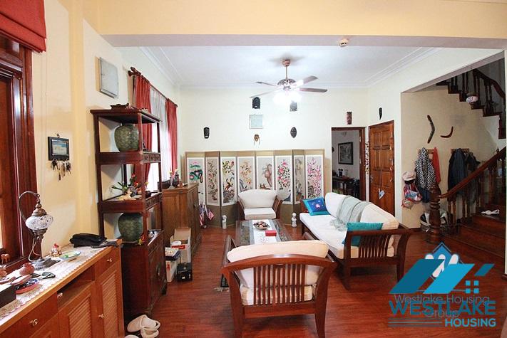 Cho Thuê Nhà 5 Phong Ngủ Đẹp  Thoáng  Mát Có Hồ Bơi Tại Khu Vực Tây Hồ, Hà Nội