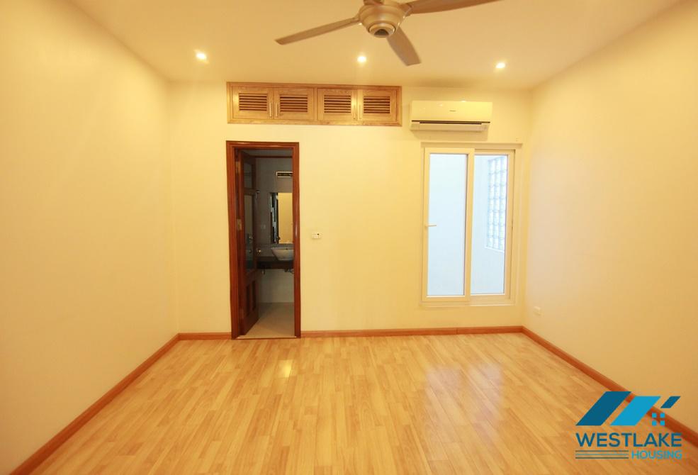 A 4 bedroom house with lake view for rent in Tu Hoa, Tay Ho A 4 bedroom house with lake view for rent in Tu Hoa, Tay Ho