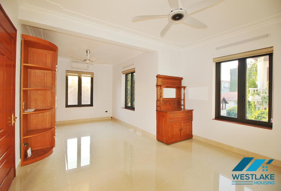 Unfurnished and new 4 bedrooms house for rent in Tay Ho, Ha Noi Unfurnished and new 4 bedrooms house for rent in Tay Ho, Ha Noi