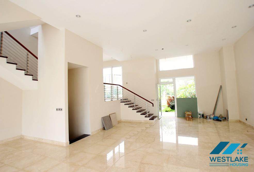 Cho thuê biệt thự 5 phòng ngủ không gian lớn ,thoáng tại Ciputra