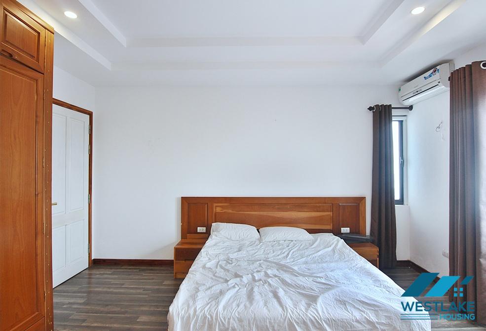 Cho Thuê Căn Hộ 3 Phòng Ngủ View Hồ Tại Ngõ Yên Tĩnh Đường Âu Cơ,Tây Hồ, Hà Nội