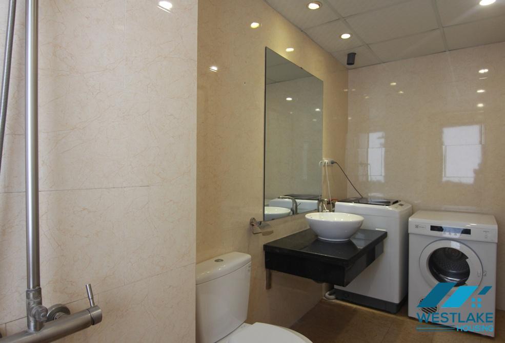 Cho Thuê Căn Hộ 3 Phòng Ngủ View Hồ Tại Ngõ Yên Tĩnh Đường Âu Cơ,Tây Hồ, Hà Nội