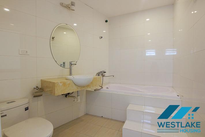 Cho Thuê Căn Hộ 3 Phòng Ngủ Mới Đẹp, Ban Công Thoáng Mát Tại Tây Hồ, Hà Nội