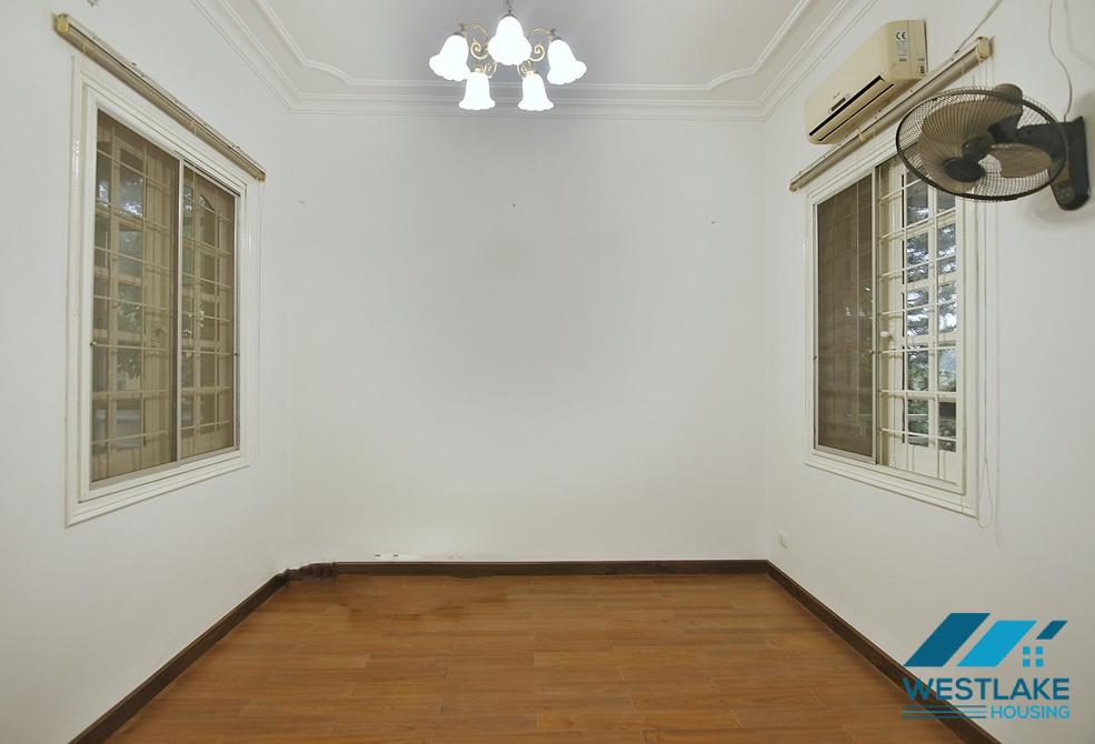 Cho Thuê Nhà 4 Phòng Ngủ, Ban Công, Sân Rộng Thoáng Sáng Tại Tô Ngọc Vân Tây Hồ, Hà Nội Cho Thuê Nhà 4 Phòng Ngủ, Ban Công, Sân Rộng Thoáng Sáng Tại Tô Ngọc Vân Tây Hồ, Hà Nội