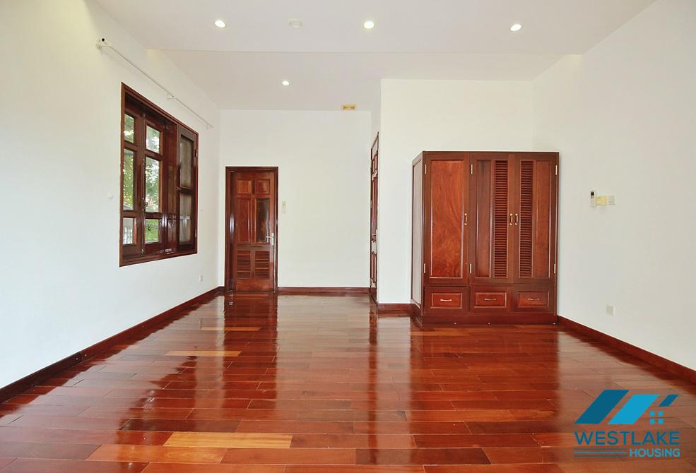 Cho Thuê Biệt Thự 5 Phòng Ngủ Sân Vườn Rộng, View Hồ Thoáng Mát Tại Tô Ngoc Vân, Tây Hồ, Hà Nội Cho Thuê Biệt Thự 5 Phòng Ngủ Sân Vườn Rộng, View Hồ Thoáng Mát Tại Tô Ngoc Vân, Tây Hồ, Hà Nội