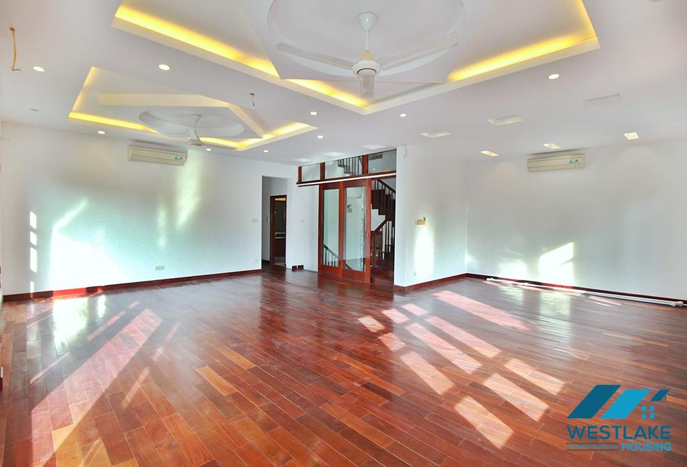 Cho Thuê Biệt Thự 5 Phòng Ngủ Sân Vườn Rộng, View Hồ Thoáng Mát Tại Tô Ngoc Vân, Tây Hồ, Hà Nội Cho Thuê Biệt Thự 5 Phòng Ngủ Sân Vườn Rộng, View Hồ Thoáng Mát Tại Tô Ngoc Vân, Tây Hồ, Hà Nội