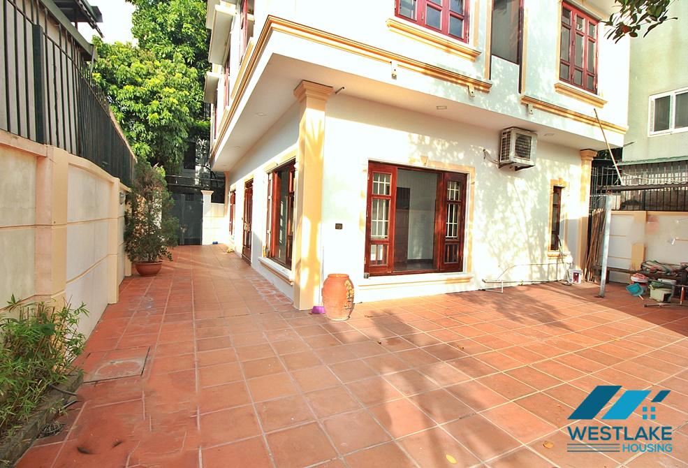 Cho Thuê Biệt Thự 5 Phòng Ngủ Sân Vườn Rộng, View Hồ Thoáng Mát Tại Tô Ngoc Vân, Tây Hồ, Hà Nội Cho Thuê Biệt Thự 5 Phòng Ngủ Sân Vườn Rộng, View Hồ Thoáng Mát Tại Tô Ngoc Vân, Tây Hồ, Hà Nội