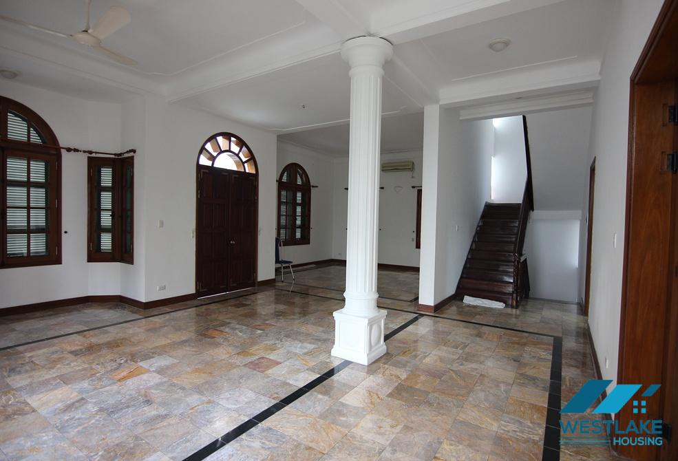 Beautiful mansion with lots of charms for rent in Tay Ho, Ha Noi Beautiful mansion with lots of charms for rent in Tay Ho, Ha Noi