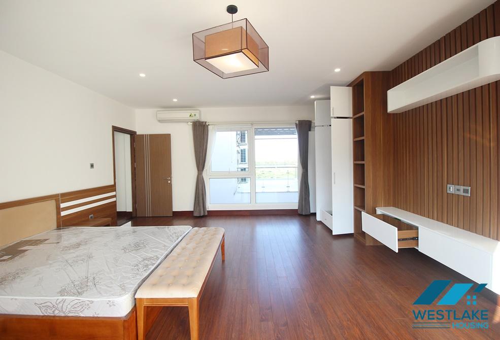 Cho thuê biệt thự Ciputra, sân sau rộng rãi, thiết kế hiện đại