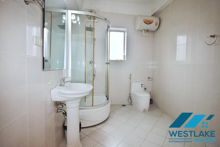 Cho Thuê Nhà 5 Phòng Ngủ Rông Thoáng Tại Đường Tô Ngọc Vân, Tây Hồ, Hà Nội.