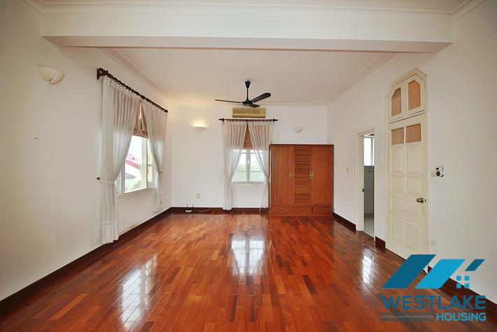 Cho Thuê Nhà 5 Phòng Ngủ Rông Thoáng Tại Đường Tô Ngọc Vân, Tây Hồ, Hà Nội.