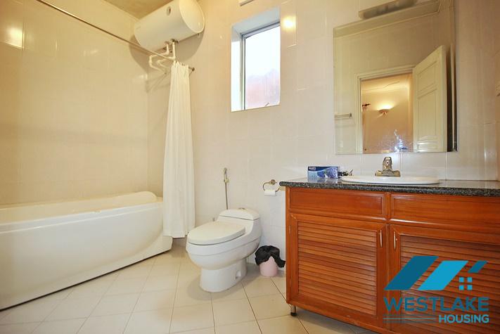 Cho Thuê Nhà 5 Phòng Ngủ Rông Thoáng Tại Đường Tô Ngọc Vân, Tây Hồ, Hà Nội.