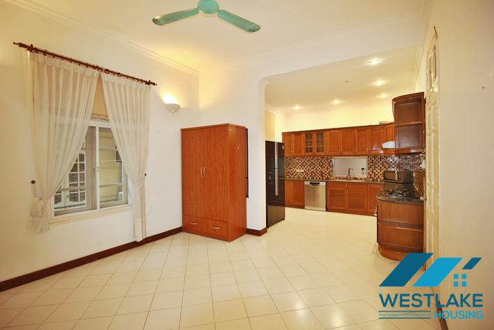 Cho Thuê Nhà 5 Phòng Ngủ Rông Thoáng Tại Đường Tô Ngọc Vân, Tây Hồ, Hà Nội.