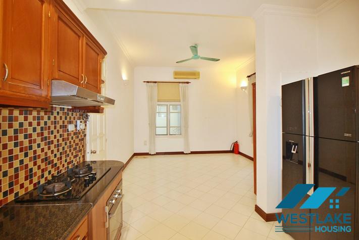 Cho Thuê Nhà 5 Phòng Ngủ Rông Thoáng Tại Đường Tô Ngọc Vân, Tây Hồ, Hà Nội.