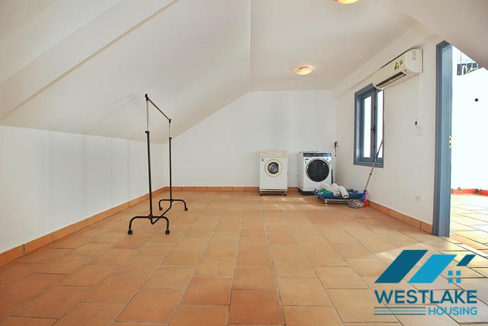 Cho Thuê Nhà 4 Phòng Ngủ Ven Hồ Phố Quảng Khánh Tây Hồ, Hà Nội Với View Hồ Tuyệt Đẹp.