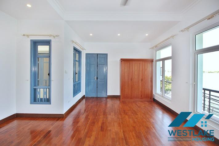 Cho Thuê Nhà 4 Phòng Ngủ Ven Hồ Phố Quảng Khánh Tây Hồ, Hà Nội Với View Hồ Tuyệt Đẹp.