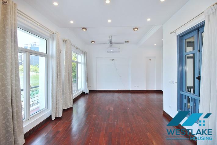 Cho Thuê Nhà 4 Phòng Ngủ Ven Hồ Phố Quảng Khánh Tây Hồ, Hà Nội Với View Hồ Tuyệt Đẹp.