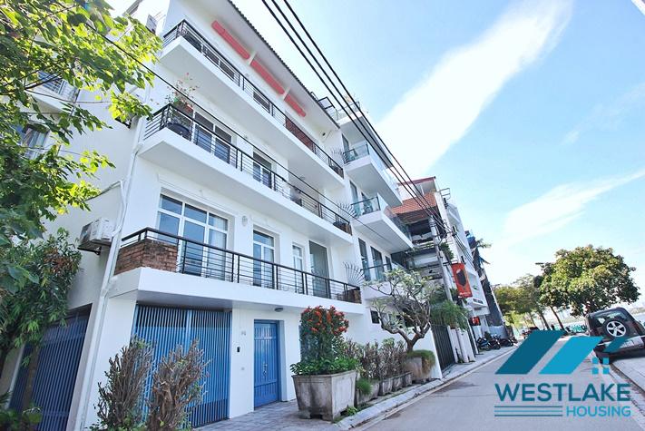 Cho Thuê Nhà 4 Phòng Ngủ Ven Hồ Phố Quảng Khánh Tây Hồ, Hà Nội Với View Hồ Tuyệt Đẹp.