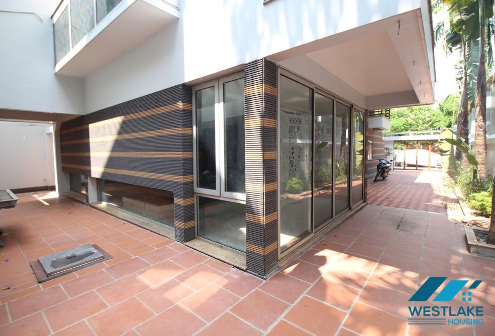 A beautiful villa with 4 bedrooms for rent in tay Ho, Ha Noi