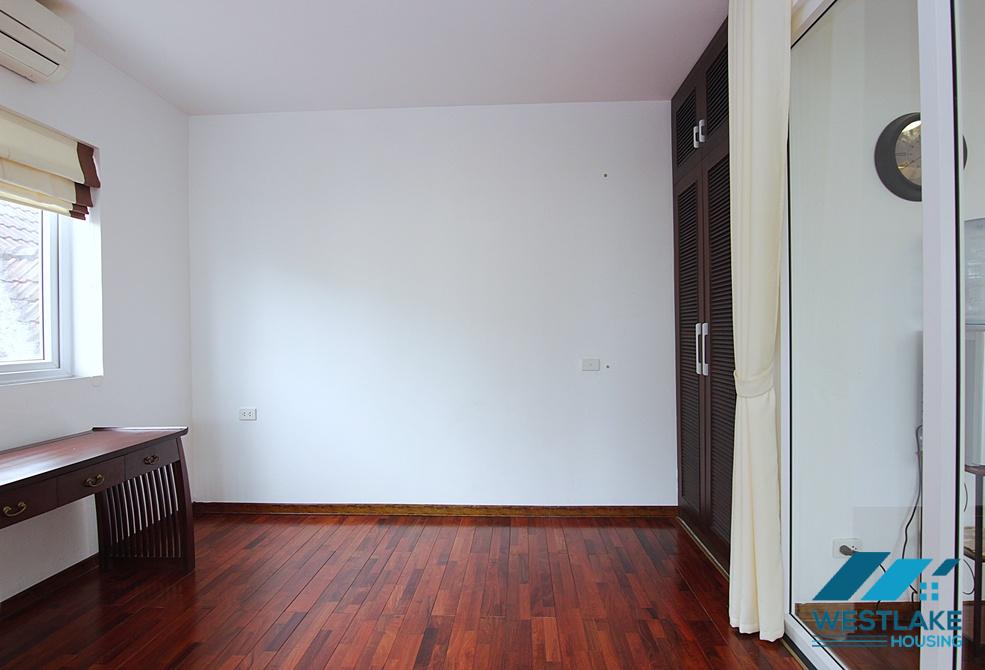 Spectacular 04 bedrooms apartment in Tay Ho, Ha Noi for rent.