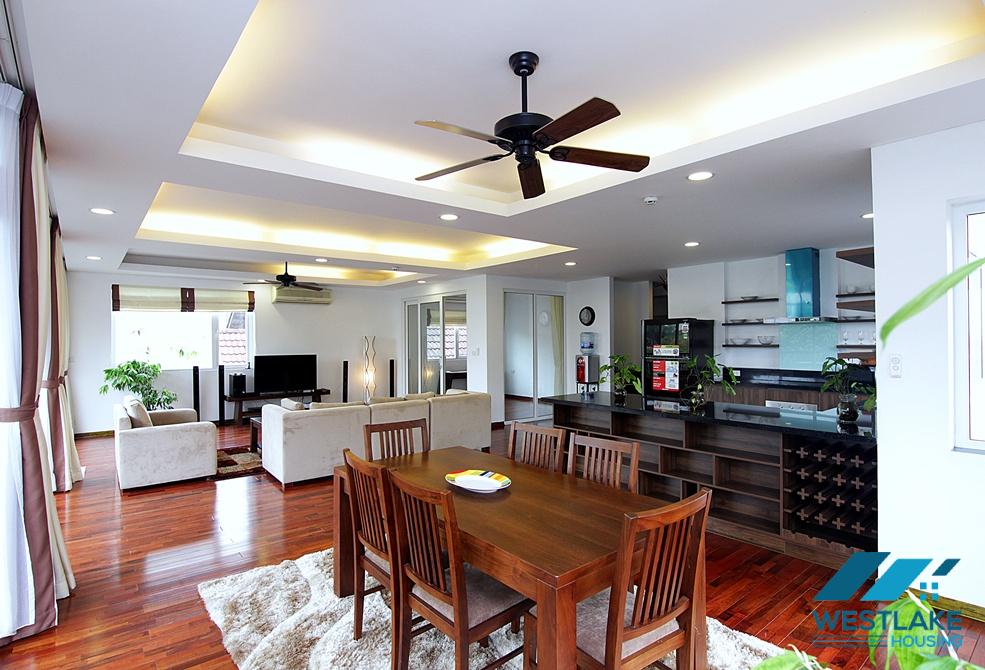 Spectacular 04 bedrooms apartment in Tay Ho, Ha Noi for rent.