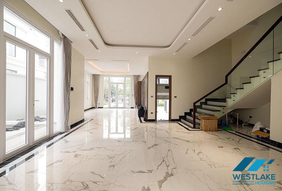 CHO THUÊ BIỆT THỰ CIPUTRA – SÂN VƯỜN RỘNG, MỚI XÂY