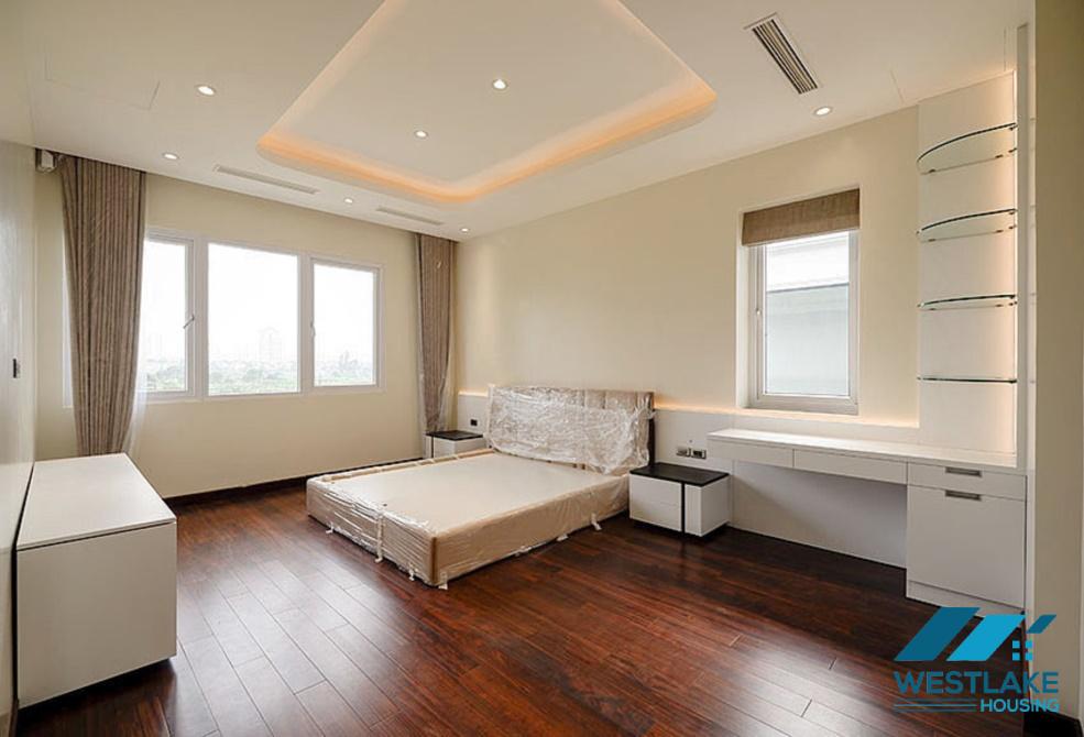 CHO THUÊ BIỆT THỰ CIPUTRA – SÂN VƯỜN RỘNG, MỚI XÂY