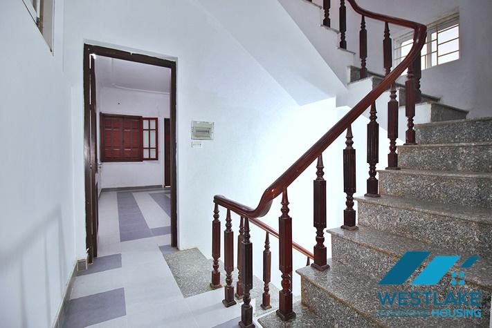 Cho Thuê Nhà 3 Phòng Ngủ Để Ở Hoặc Làm Quán Tại Đường Tô Ngọc Vân, Tây Hồ, Hà Nội.