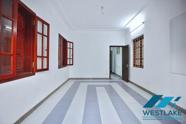 Cho Thuê Nhà 3 Phòng Ngủ Để Ở Hoặc Làm Quán Tại Đường Tô Ngọc Vân, Tây Hồ, Hà Nội.