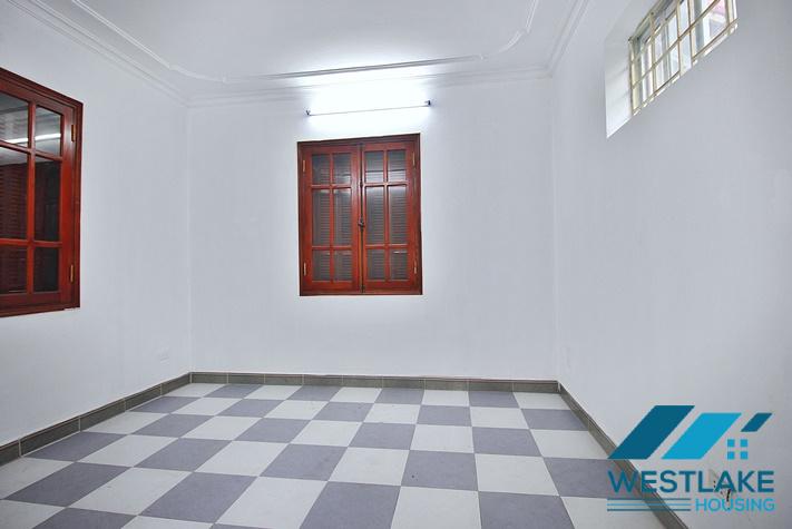 Cho Thuê Nhà 3 Phòng Ngủ Để Ở Hoặc Làm Quán Tại Đường Tô Ngọc Vân, Tây Hồ, Hà Nội.