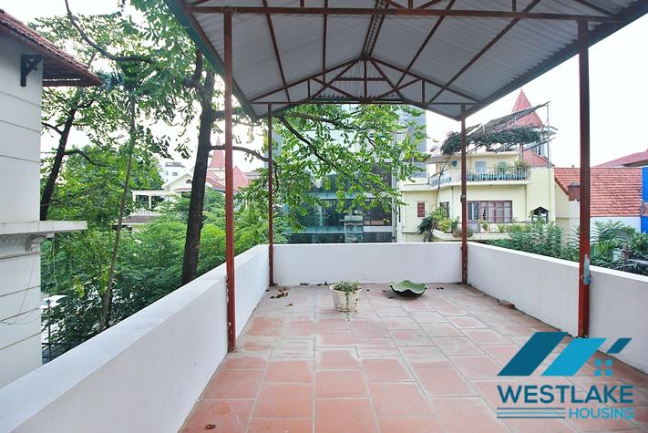 Cho Thuê Nhà 3 Phòng Ngủ Để Ở Hoặc Làm Quán Tại Đường Tô Ngọc Vân, Tây Hồ, Hà Nội.