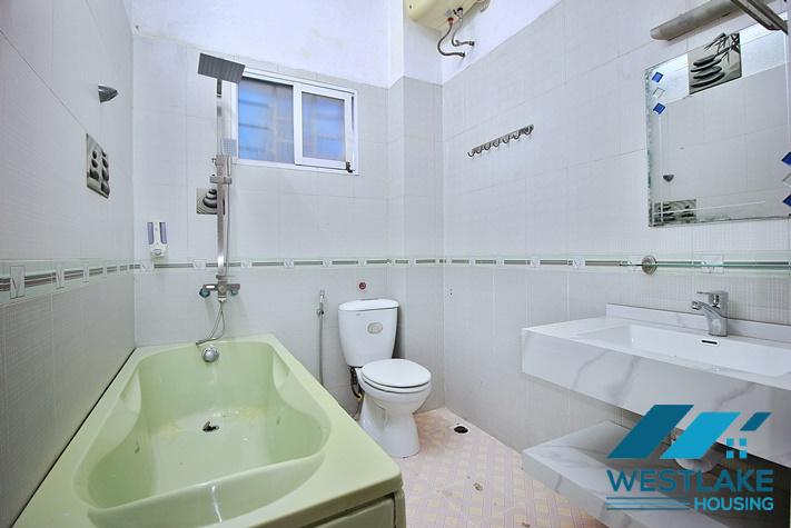 Cho Thuê Nhà 3 Phòng Ngủ Để Ở Hoặc Làm Quán Tại Đường Tô Ngọc Vân, Tây Hồ, Hà Nội.