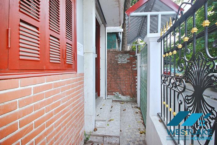 Cho Thuê Nhà 3 Phòng Ngủ Để Ở Hoặc Làm Quán Tại Đường Tô Ngọc Vân, Tây Hồ, Hà Nội.