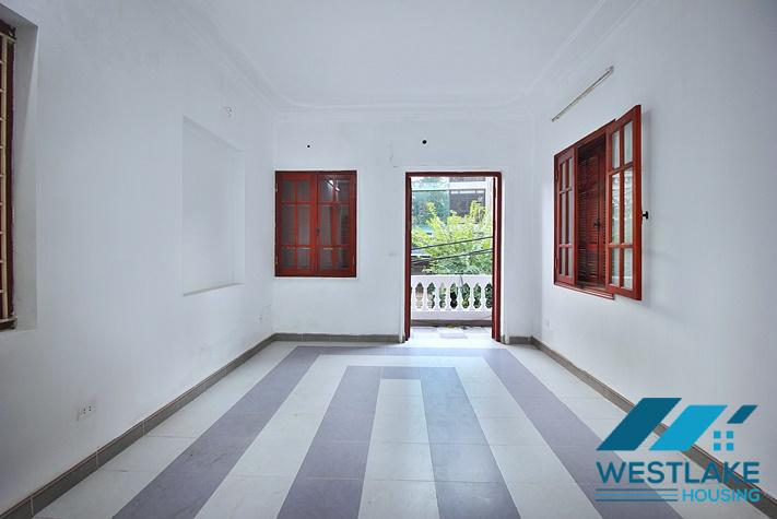 Cho Thuê Nhà 3 Phòng Ngủ Để Ở Hoặc Làm Quán Tại Đường Tô Ngọc Vân, Tây Hồ, Hà Nội.