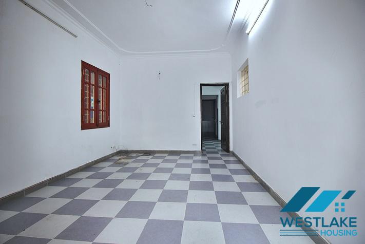 Cho Thuê Nhà 3 Phòng Ngủ Để Ở Hoặc Làm Quán Tại Đường Tô Ngọc Vân, Tây Hồ, Hà Nội.